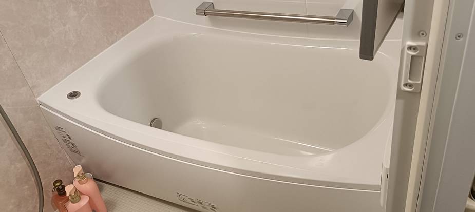 明るく掃除しやすい浴室に