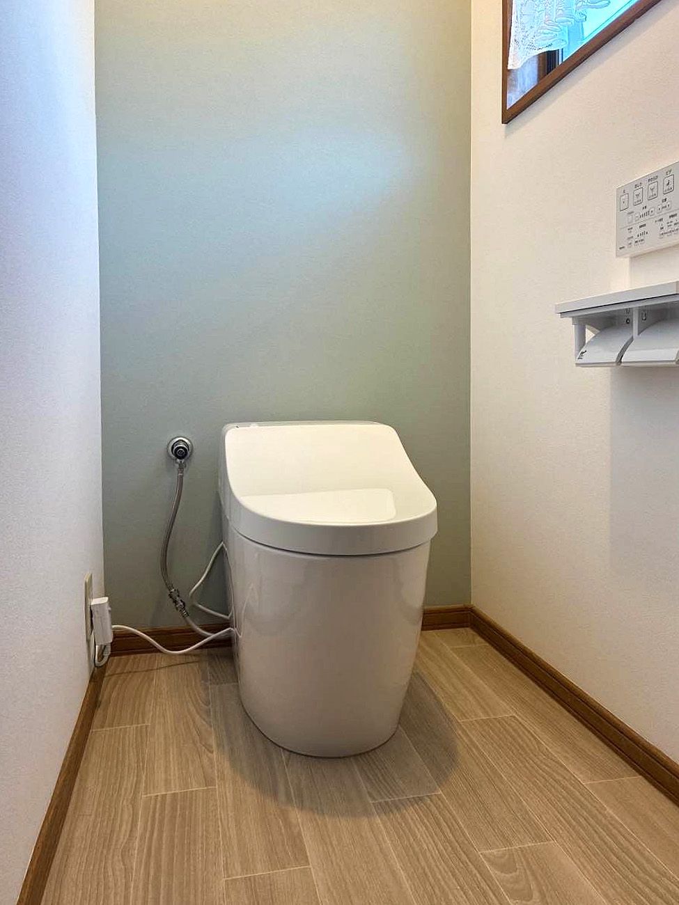 トイレ交換と内装一新で爽やかな空間へ