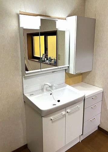 電気温水器付き洗面台への交換リフォーム