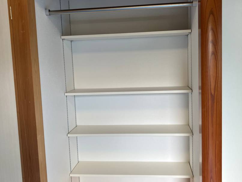 収納棚を取り付けて押入を有効活用