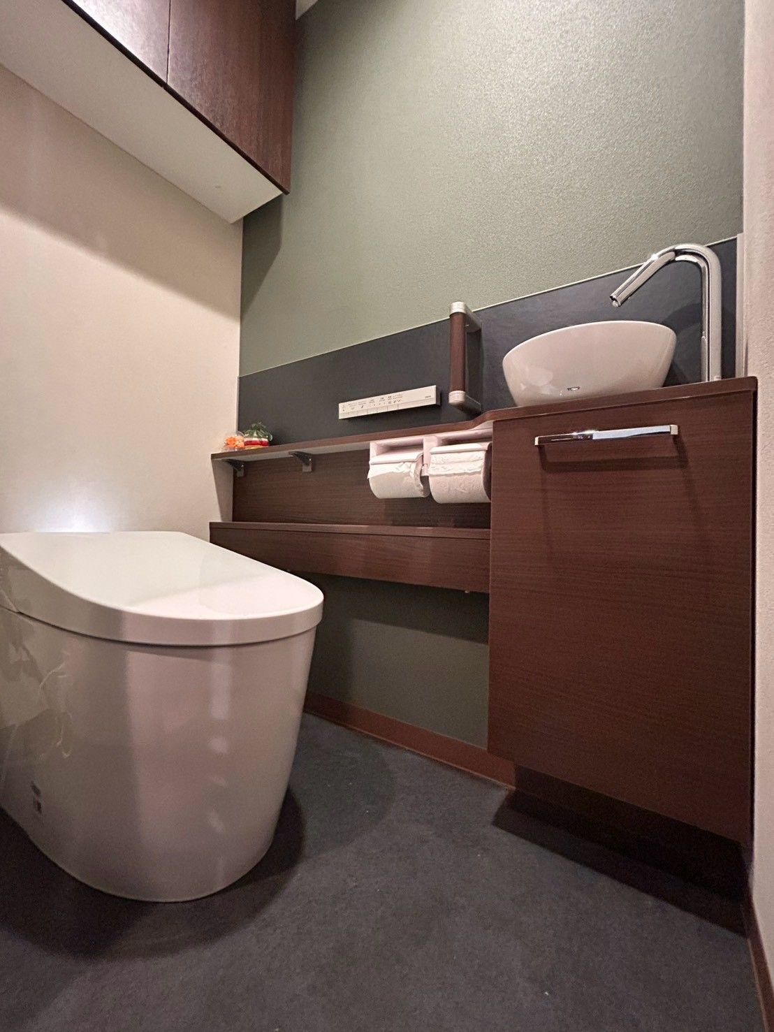 タンクレス・独立手洗い器でスッキリしたトイレに大満足