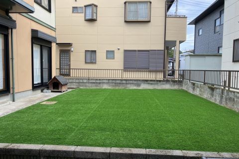 天然芝から手入れのラクな人工芝へリフォーム