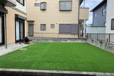 天然芝から手入れのラクな人工芝へリフォーム