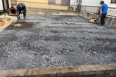 天然芝から手入れのラクな人工芝へリフォーム