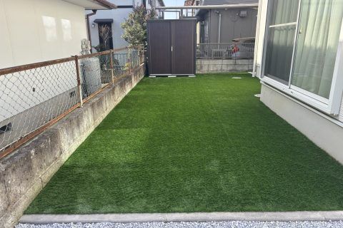 人工芝敷設と物置新設で家族が喜ぶお庭へ