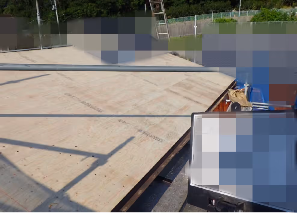 瓦屋根から軽量な金属屋根へ葺き替え耐風改修