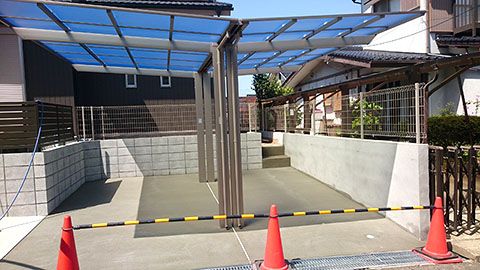 中央柱のY合掌カーポートと土間コン新設