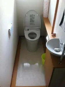 清潔感がある洗面台付きトイレ