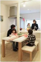 子育てパパママ必見！子供たちを見守るアイデア満載の家