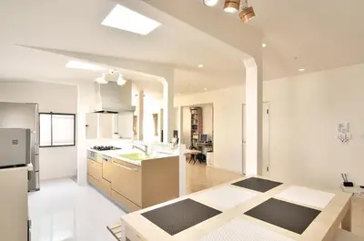 やわらかな光が包み込む集いの空間に。