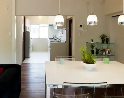 古い建築物が持つ、独特の素朴さやレトロ感が違和感なく調和。 