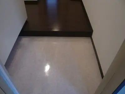 玄関フロアタイル＆リフォーム框です。