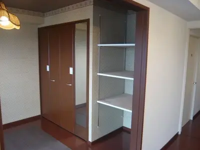 押入れを