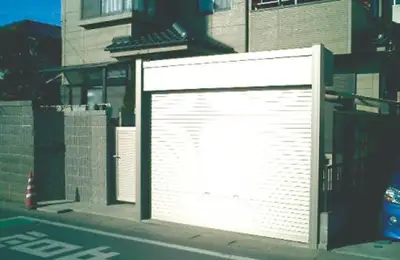 ガレージにシャッターを取付け防犯性を向上のリフォーム事例