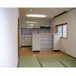 フラットで広々としたリビング