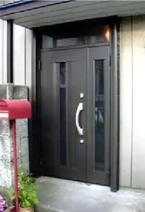 光の差し込む玄関のリフォーム事例