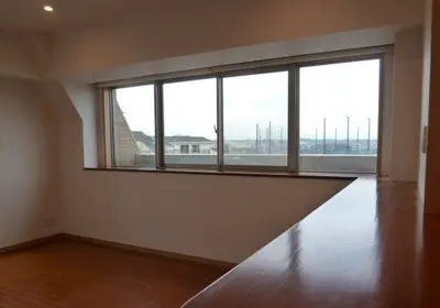 新婚カップルと子犬の為の家