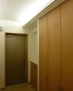 新婚カップルと子犬の為の家