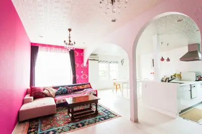 双子のアーチが特徴的な二世帯住宅