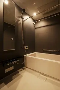 ｢ナチュラル＆シック｣が調和。窓からの緑が引き立つ洗練空間