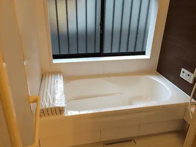 明るく清潔感ある浴室