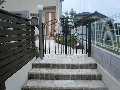 門扉でお洒落な住まい