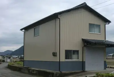 艶を取り戻したピカピカの倉庫