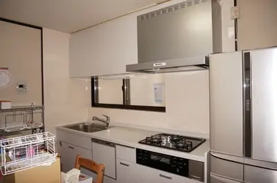 広々としたシステムキッチン