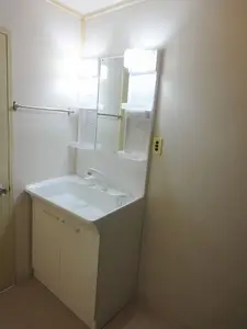 予算を抑えて広々バスルームに