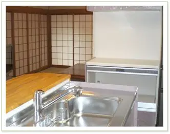 いつでも家族を感じられる対面式キッチン