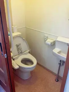 新しいトイレを増設