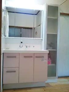 大きな三面鏡が嬉しい洗面化粧台