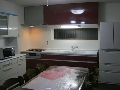 シックで落ち着きのあるキッチンにリフォーム