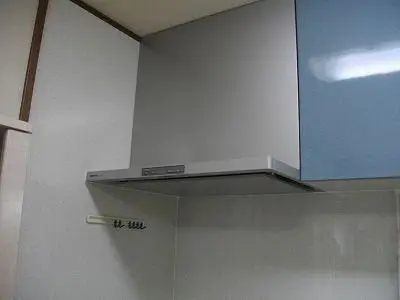 すっきりとしたレンジフードに交換