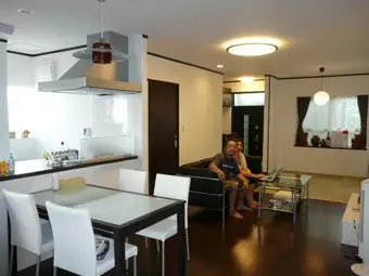 モダンな住まいに全面リフォーム