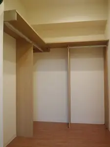 押入れと和室を改修し広々ウォークインクロゼットに