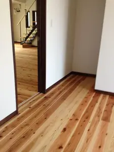 ワックスがけで綺麗な無垢フローリングに