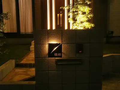 ライトを使用した高級感ある外観に