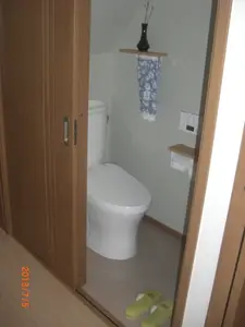 玄関の若返りと清潔感の有るトイレ