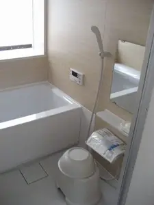 スッキリとした明るいバスルーム♪