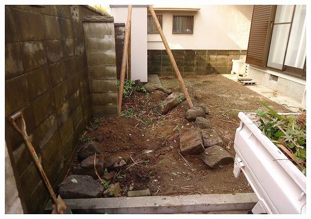 庭を改良してガレージ確保