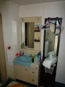 石の風合いで涼しげな廊下＆水周りリフォーム