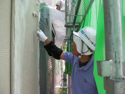 住宅の外壁塗装施工中です。日本ペイントパーフェクトトップ