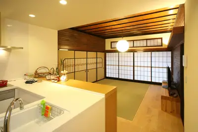 ウッドデッキのある和モダンの家