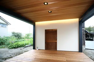 ウッドデッキのある和モダンの家