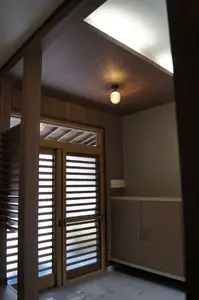 間仕切りを取り払い、広く明るく暖かな空間に