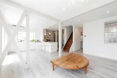 「フランス郊外の家」をテーマに戸建て全面リフォーム