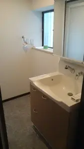 光と影を楽しむ家族の団らんスペース