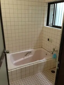  透明ガラスがホテルライクなバス