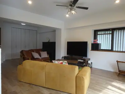 アンティーク調のインテリアが引き立つLDKに全面改装